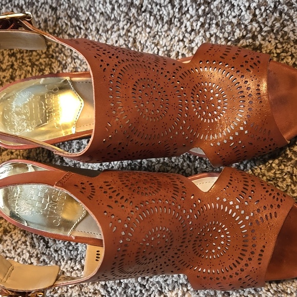 Vince Camuto Brick Cutout Sandals Size 9 - Picture 4 of 7